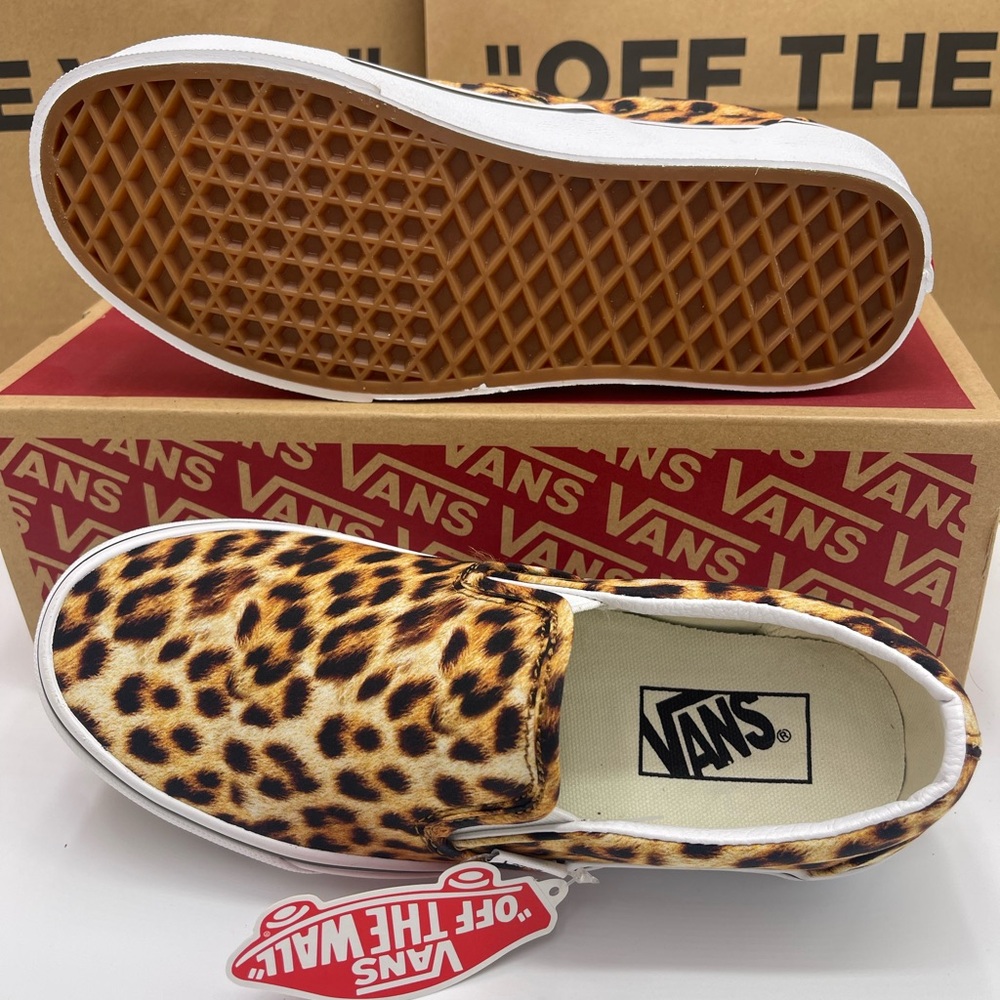 Vans WMNS Leopard Print Women's Slip-On Shoes Classic Slip-On (Leopard) Black/Tr - Picture 3 of 16